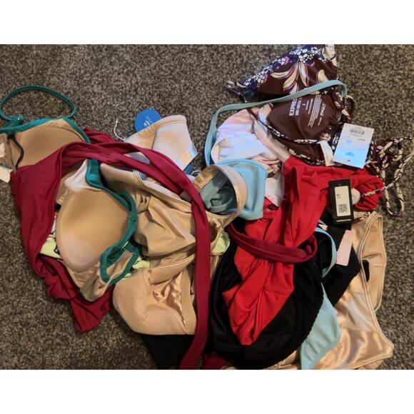 22 Various Sizes of Women's Swim Bikini Tops/Bottoms/Tankinis Athleta, Billabong - Picture 1 of 1